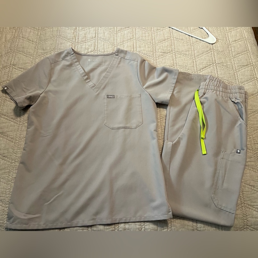 Womens Figs Scrub Set, Slate, size small/small tall